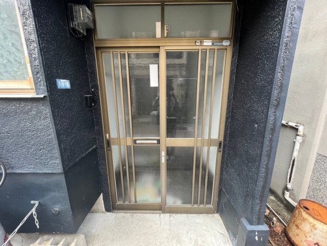 松原市高見の里６丁目の一戸建てのエントランス
