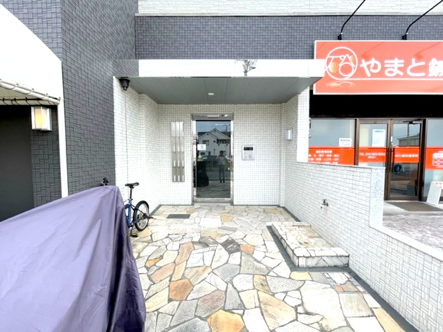 新栄プロパティー沢田のエントランス