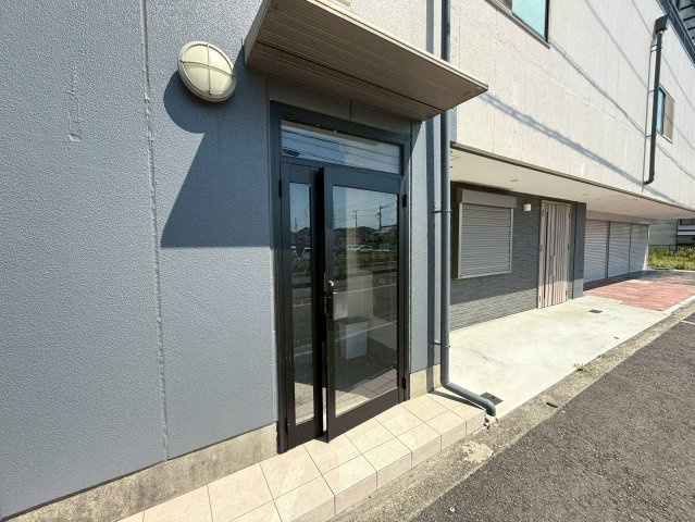 富田林市中野町１丁目の賃貸マンションのエントランス
