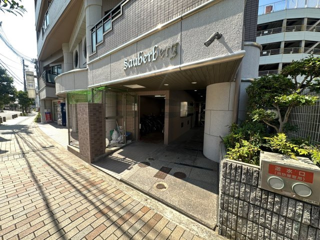 松原市上田３丁目の賃貸マンションのエントランス