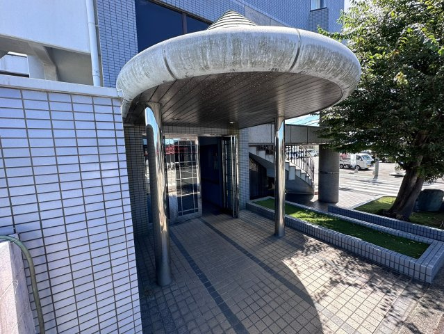 芸大ヒルズマンションのエントランス