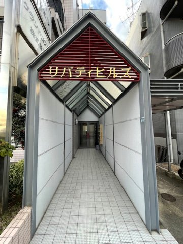 羽曳野市伊賀５丁目の賃貸マンションのエントランス