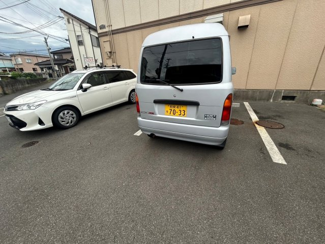 松原市新堂４丁目のアパートの駐車場