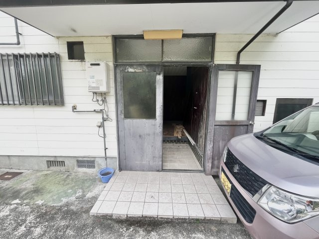 羽曳野市野々上３丁目のアパートのエントランス