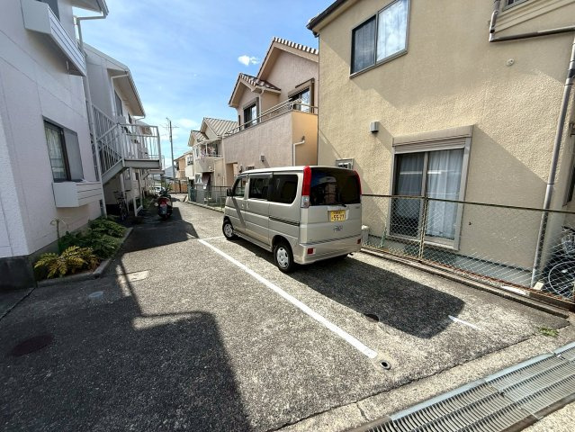 富田林市加太２丁目の賃貸マンションの駐車場