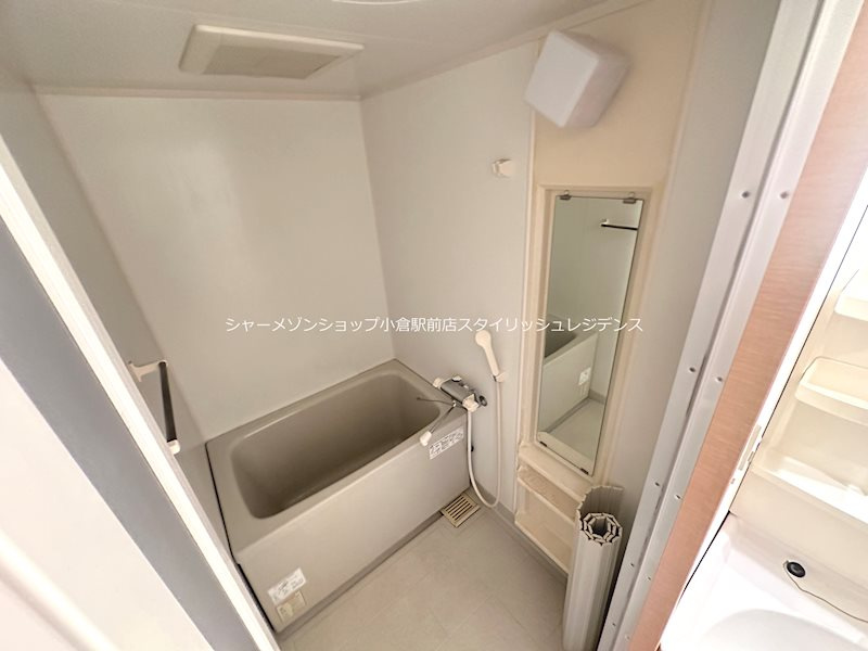 ベーシックビルの浴室