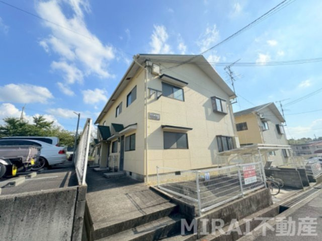 富田林市津々山台４丁目のアパートの外観