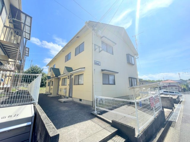 富田林市津々山台４丁目のアパートの外観