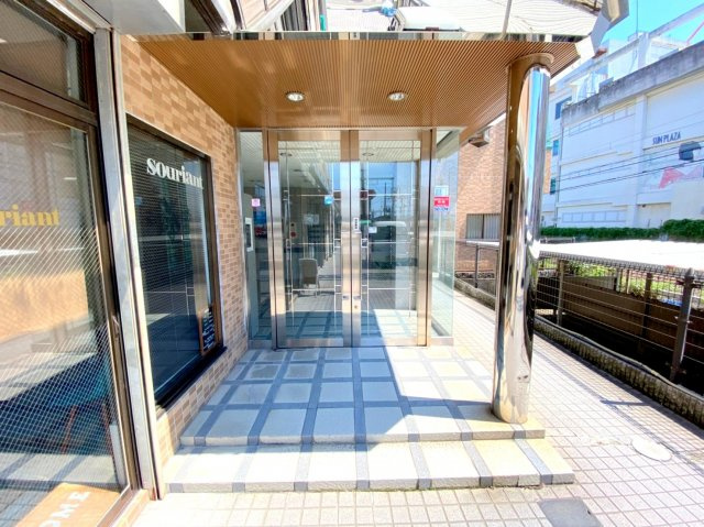 富田林市喜志町５丁目の賃貸マンションのエントランス