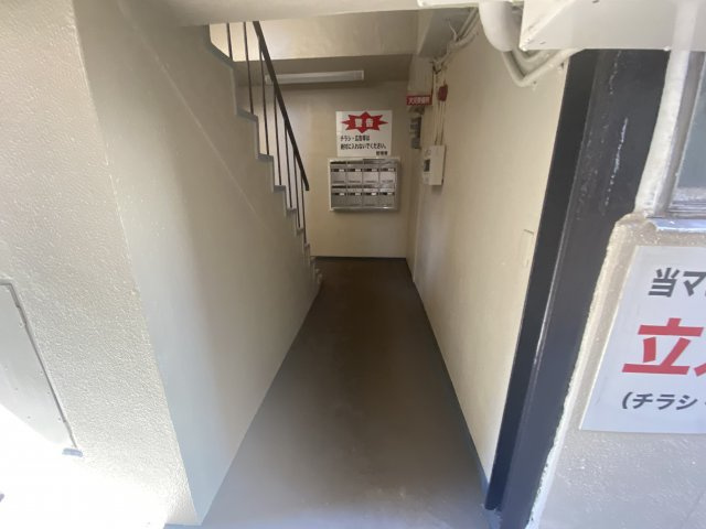 羽曳野市白鳥２丁目の賃貸マンションのエントランス
