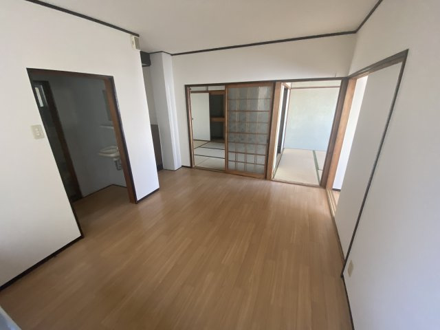 羽曳野市白鳥２丁目の賃貸マンションの居間・リビング