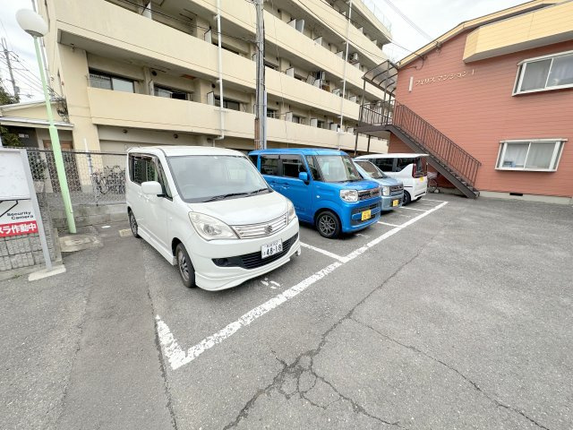 藤井寺市野中２丁目のアパートの駐車場