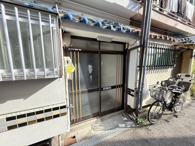 松原市東新町５丁目の一戸建てのエントランス