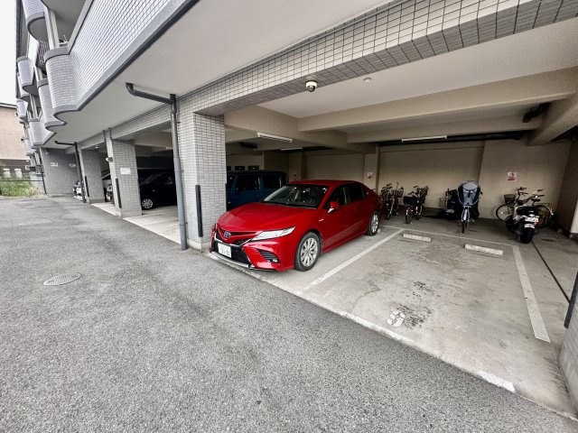 藤井寺市沢田２丁目の賃貸マンションの駐車場
