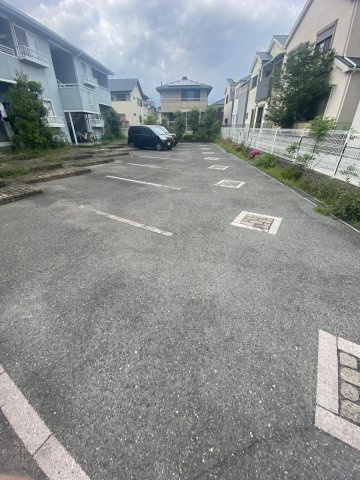 柏原市平野１丁目のアパートの駐車場