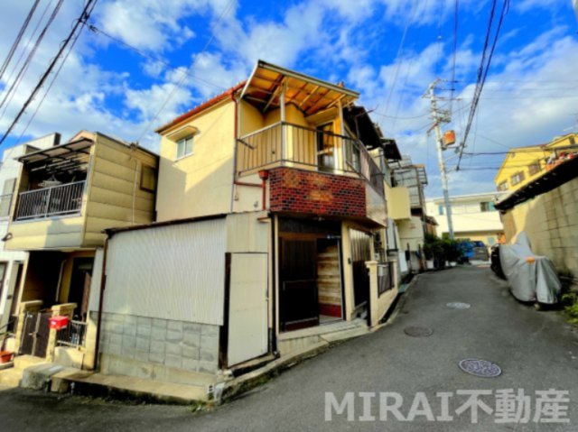 東大阪市立花町の一戸建ての外観