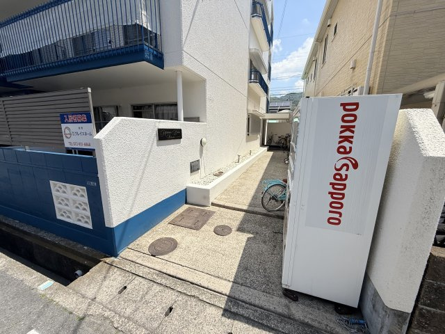 柏原市法善寺３丁目の賃貸マンションのエントランス