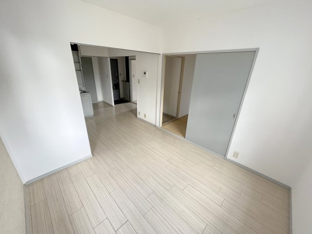 柏原市玉手町のアパートの居間・リビング