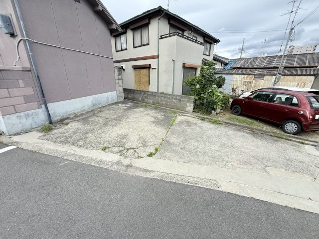 富田林市昭和町１丁目の一戸建ての駐車場