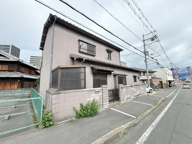 富田林市昭和町１丁目の一戸建ての外観