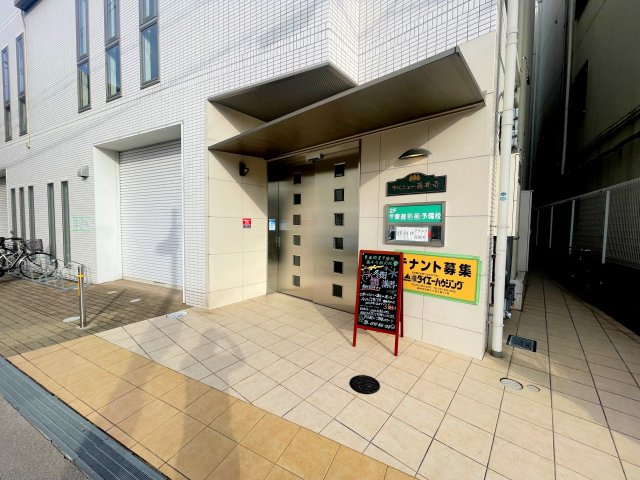 藤井寺市岡２丁目の賃貸マンションのエントランス