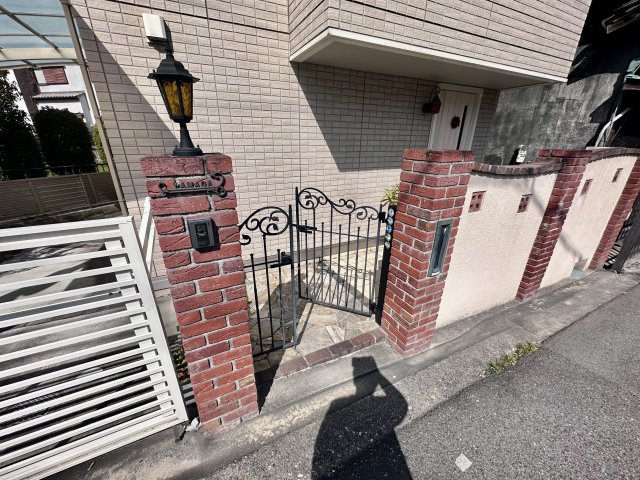 富田林市川向町の一戸建てのエントランス
