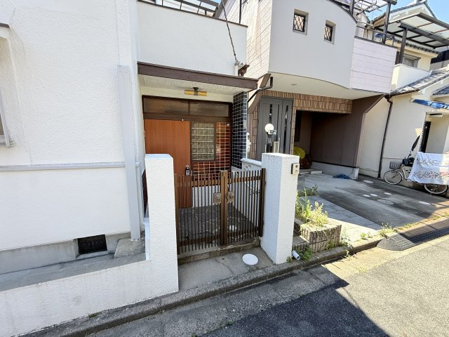 羽曳野市野々上１丁目の一戸建てのエントランス