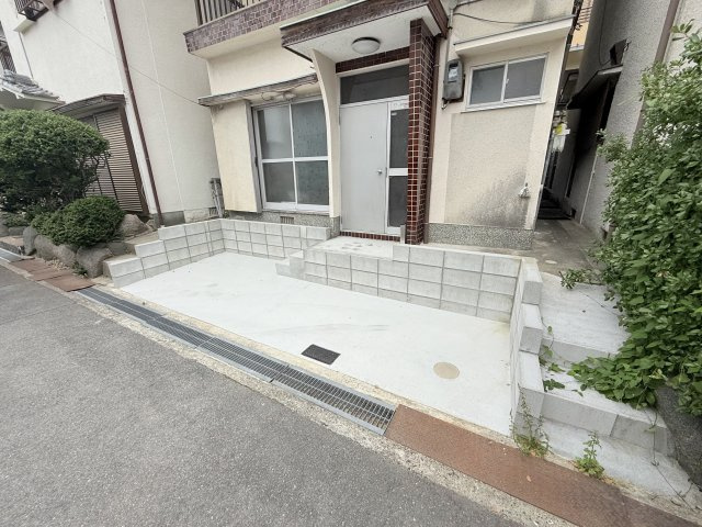 羽曳野市はびきの４丁目の一戸建ての駐車場