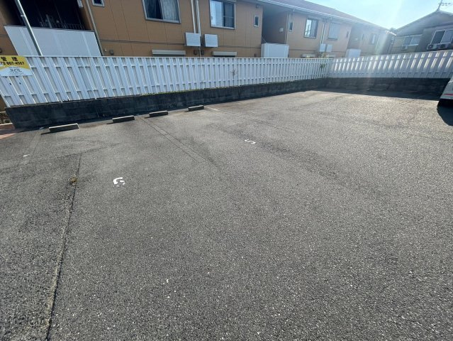 羽曳野市野々上５丁目のアパートの駐車場