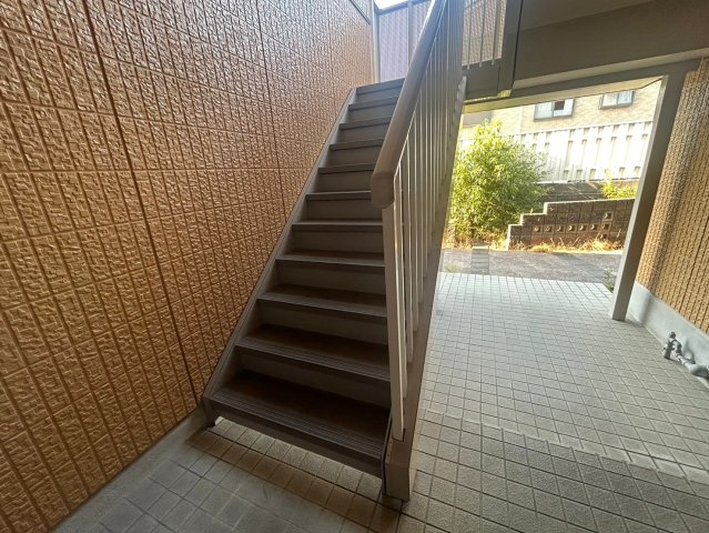羽曳野市野々上５丁目のアパートのロビー