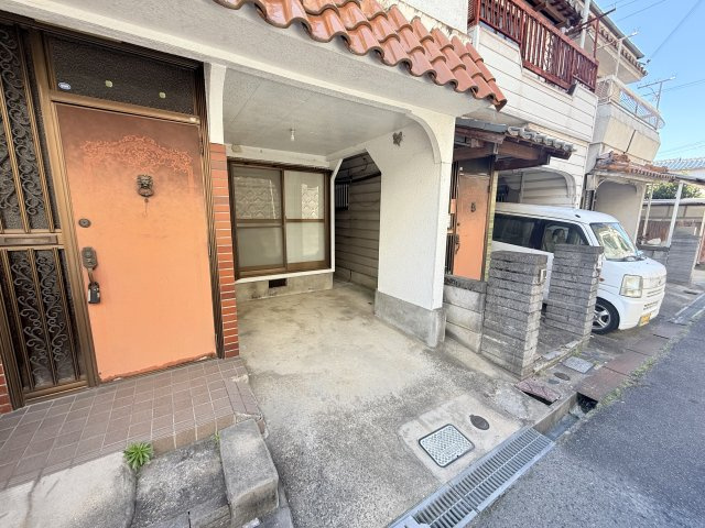 富田林市東板持町３丁目の一戸建ての駐車場