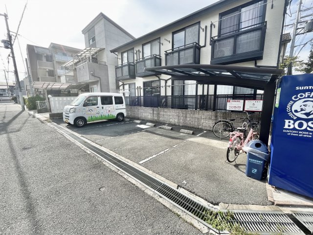 メゾンTOKIの駐車場