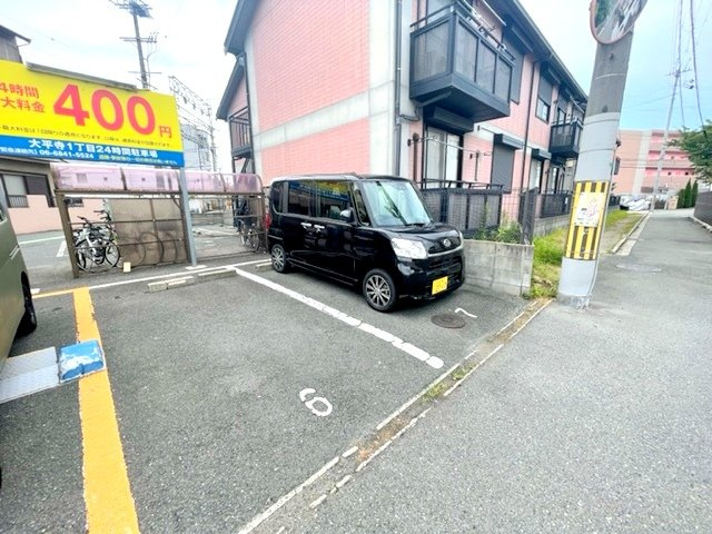 柏原市太平寺１丁目のアパートの駐車場