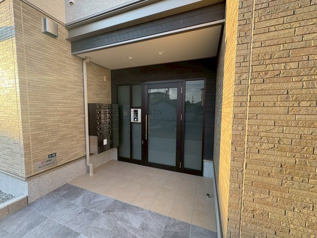 羽曳野市古市２丁目のアパートのエントランス