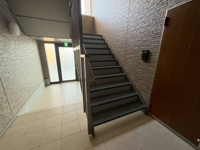 羽曳野市古市２丁目のアパートのロビー