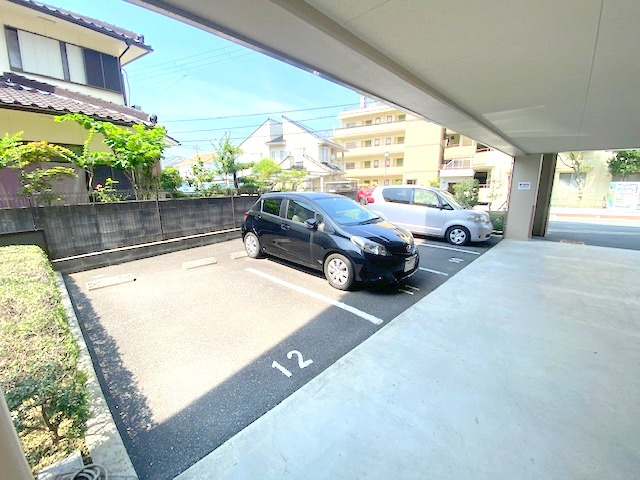 ステラコートの駐車場