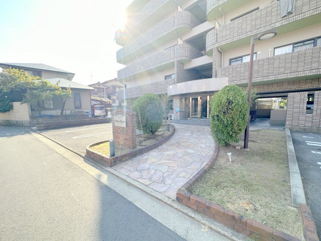 藤井寺市野中２丁目の賃貸マンションのエントランス