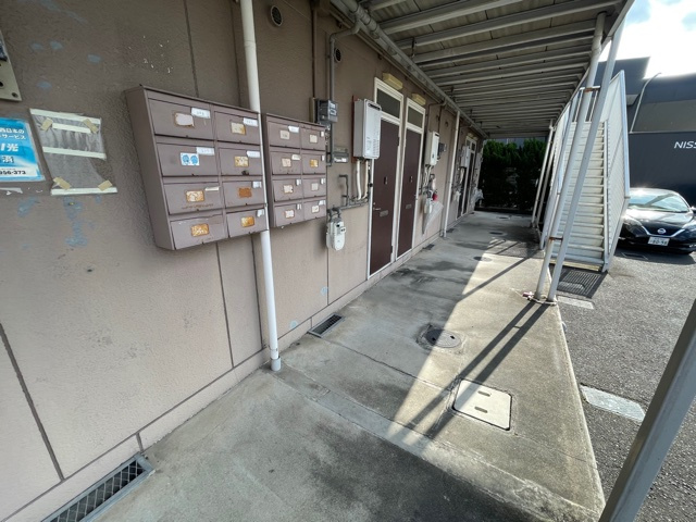富田林市桜井町１丁目のアパートのロビー