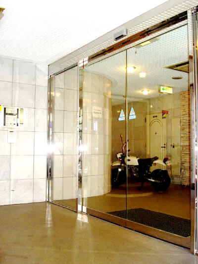 BraTTo心斎橋