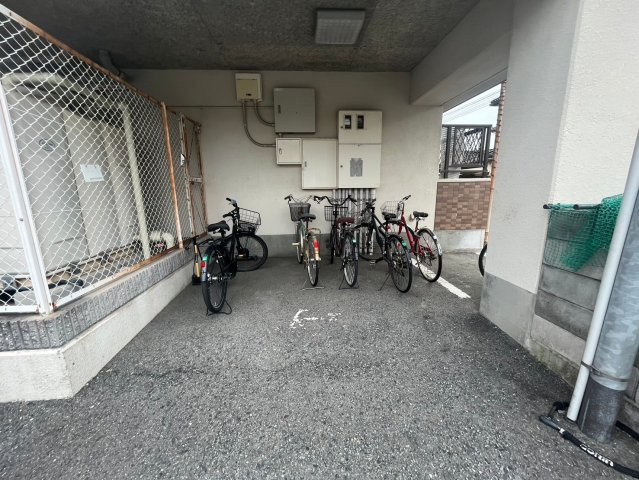 プチメゾン滝谷の駐車場