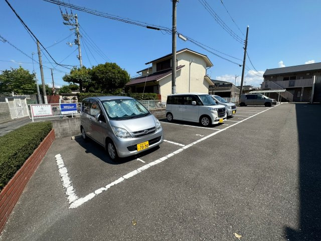 松原市新堂３丁目のアパートの駐車場