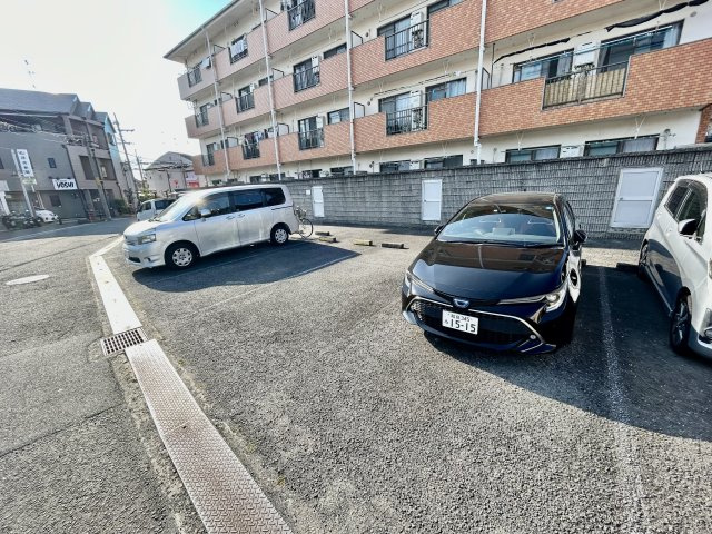 エコーハイツIIの駐車場