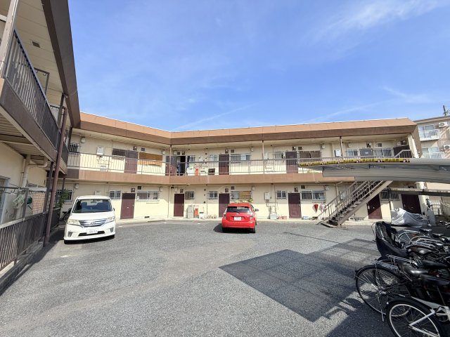 柏原市田辺１丁目の賃貸マンションの駐車場