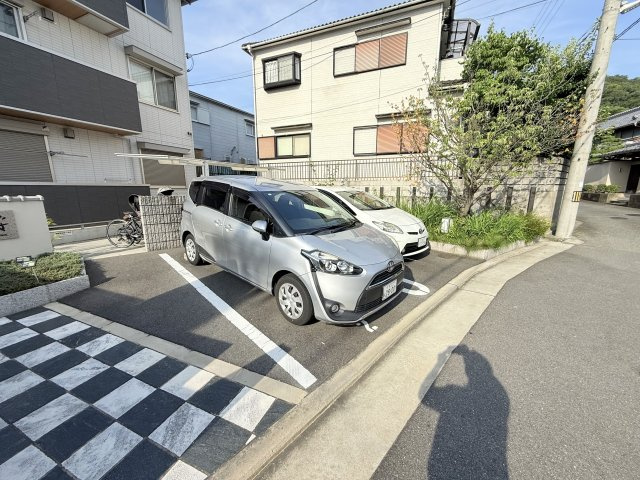 柏原市平野２丁目のアパートの駐車場