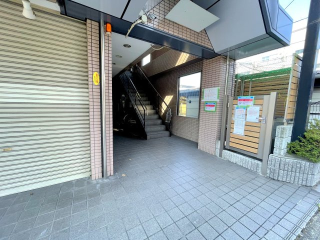 ブルージュ喜志のエントランス