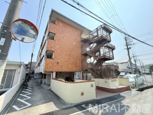 富田林市旭ケ丘町の賃貸マンションの外観