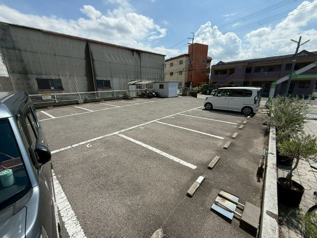 南河内郡河南町大字一須賀の賃貸マンションの駐車場