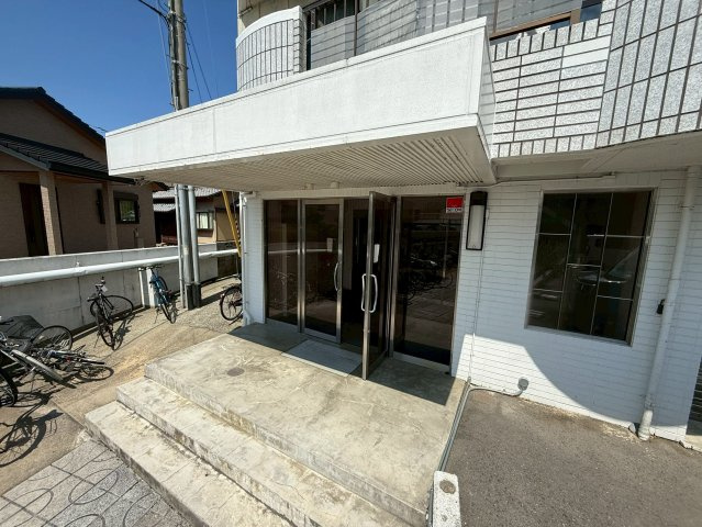南河内郡河南町大字一須賀の賃貸マンションのエントランス