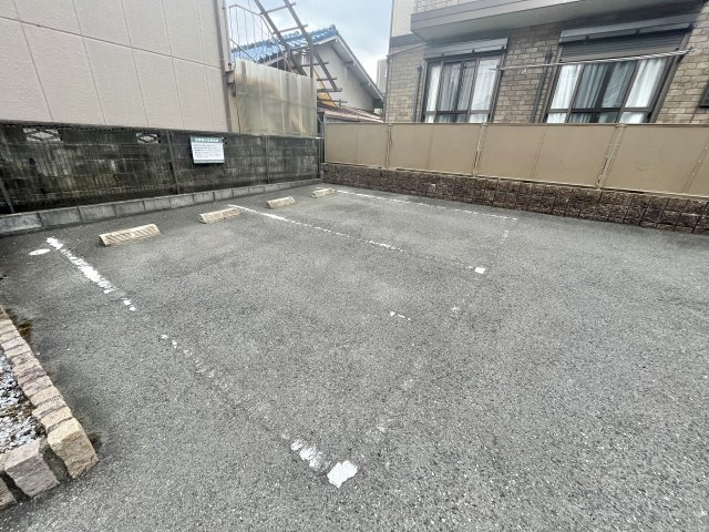 柏原市太平寺２丁目のアパートの駐車場