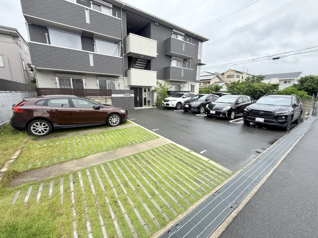 松原市天美我堂６丁目のアパートの駐車場